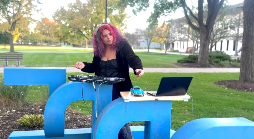 Video > I Listen and I&nbsp;Judge